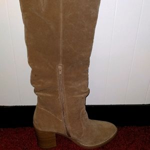Universal Thread boots